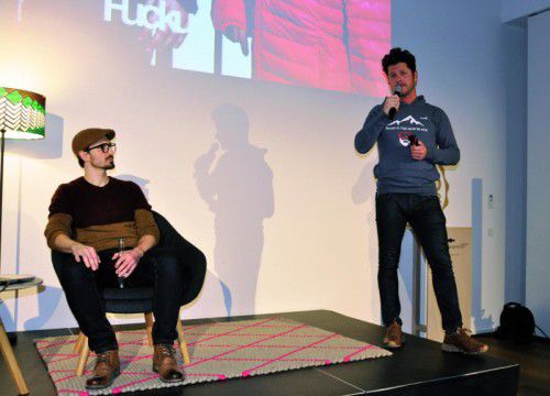 Sasa Filipovic organisierte die FuckUp-Night in Dornbirn, Thomas Ebster berichtete über seine Erlebnisse als Skiwear-Anbieter.  Foto: Hofer