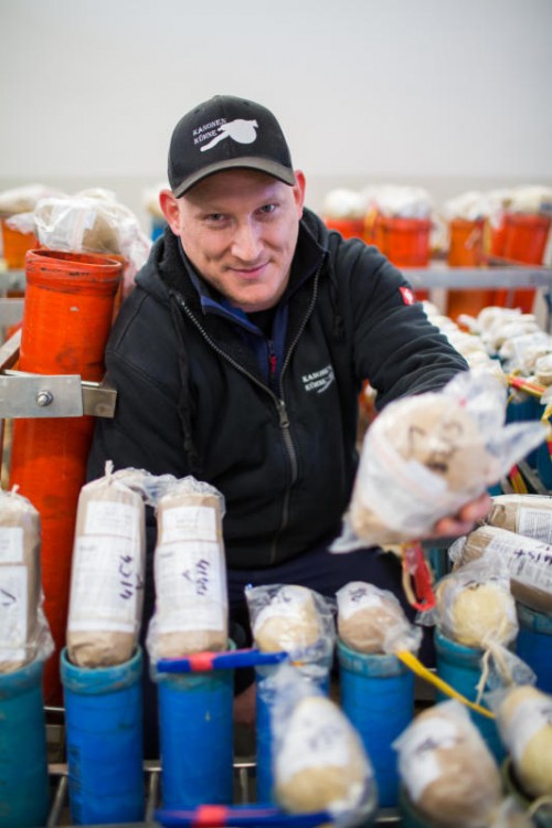 Seit Tagen laufen im Meininger Feuerwehrhaus die Vorbereitungen für das Neujahrsfeuerwerk. Foto: VN/Steurer