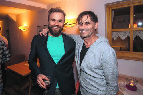 Snowboard-As Markus Schairer mit VN-Sportchef Christian Adam (v. l.).