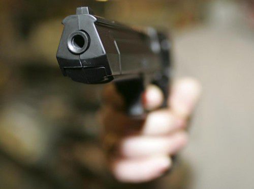 Die 33-Jährige hielt dem Mann im Zuge eines Streits eine täuschend echt aussehende Softgun an Kopf.  VN
