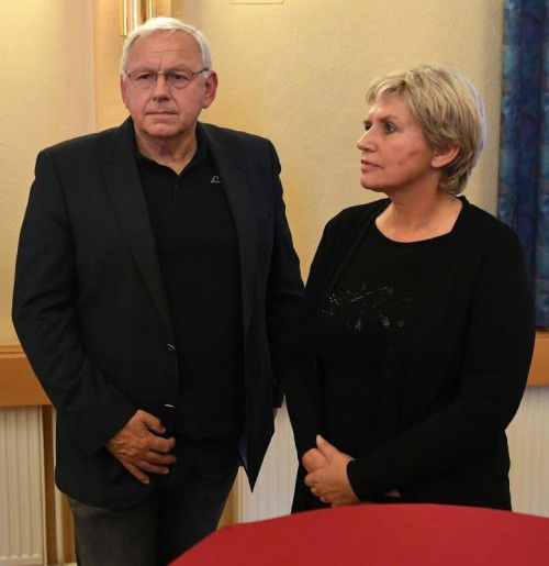 Tief betroffen: Bgm. Johann Hell und VS-Direktorin Silvia Riedler.