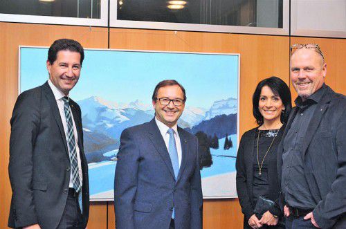Vorstände Harald Giesinger (l.) und Werner Böhler sowie Künstler Johannes Kaufmann mit Silvia. Fotos: Veranstalter