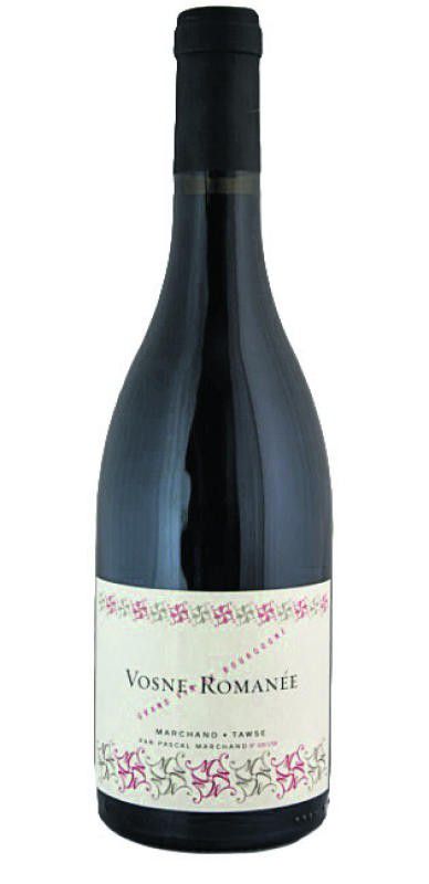 Vosne-Romanée 2014, Pascal Marchand, FrankreichPascal Marchand ist ein Frankokanadier, der seit den 1980er-Jahren im Burgund lebt. Er war Teil jener jungen Winzer, die mit biologischem und biodynamischem Weinbau begonnen haben und heute zu den renommiertesten Weinbauern im Burgund zählen. Der Pinot Noir von Pascal Marchand hat eine brillante Farbe, dezente Aromen nach Kirsche, Marzipan und Zartbitterschokolade, ein feines Tanningerüst, einen finessenreichen Körper, einen gut integrierten Alkohol und einen anhaltenden Abgang. Der Pinot Noir ist am Beginn seiner Trinkreife, seine dezente Aromatik macht ihn zu einem guten Speisenbegleiter für Gerichte der gehobenen Küche. Gesehen bei: Weinart online