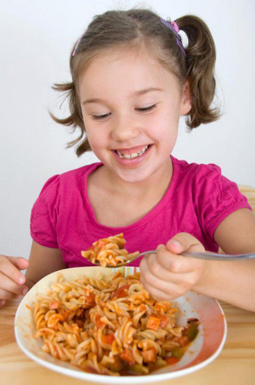 Essen, was schmeckt. Kinder in Richtung einer gesünderen Ernährung zu zwingen, bringt meistens nicht den gewünschten Erfolg. adobe