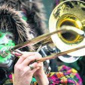 Lautstarkes Guggamusiken-Konzert in Dornbirn