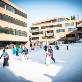 Eislaufen in der Flanierzone am Götzner Garnmarkt