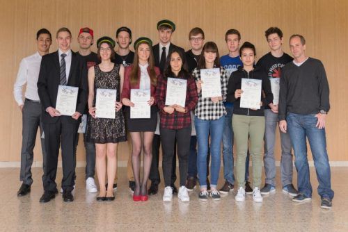 Absolventen des SAP-Grundkurses 2015/16.