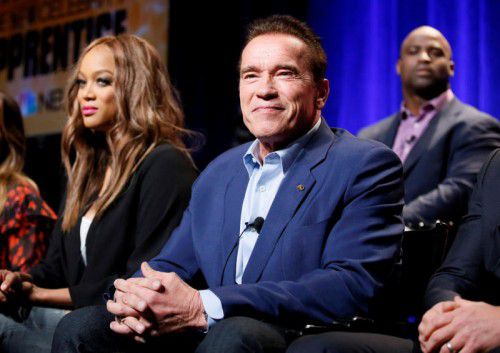 Arnold Schwarzenegger mit Tyra Banks in der Casting-Show „Celebrity Apprentice“. Foto: Reuters