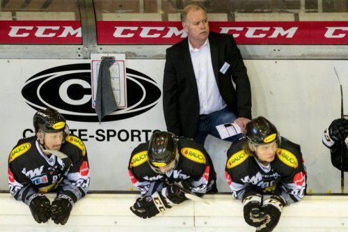 Bei den Bulldogs-Spielern und Trainer Dave MacQueen gibt es derzeit nicht viel zu lachen. Foto: GEPA