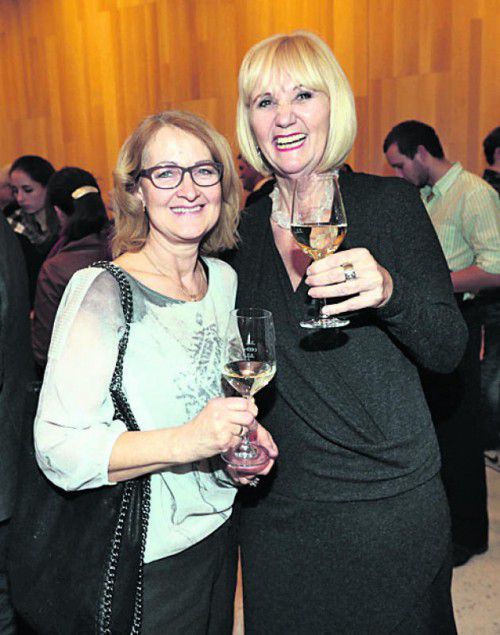 Besucherinnen Nada (l.) und Ingeborg Furxer.