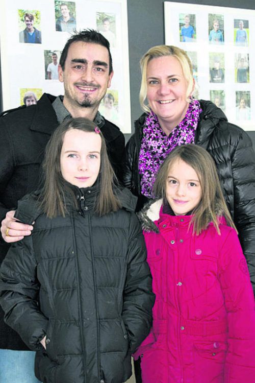 Brigitte und Jan Moosbrugger mit Tabea (l.) und Noemi.