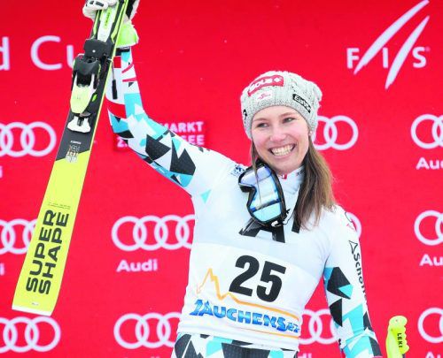 Christine Scheyer freut sich in Zauchensee über ihren ersten Sieg im Ski-Weltcup. Foto: Gepa