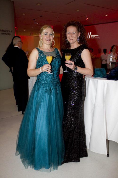 Claudia Sotelschek (l.) und Prinzessin Caroline Giesinger.