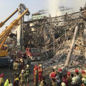 Einkaufszentrum bei Brand eingestürzt