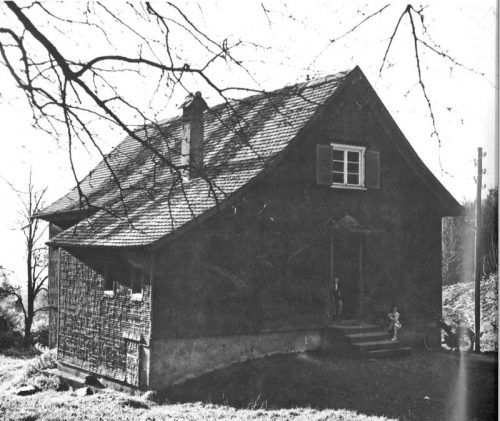 Das alte Schulhaus am Götzner Berg stand im Zentrum eines Nachmittags im Haus der Generationen.  Foto: Hofer, Heimatbuch Götzis