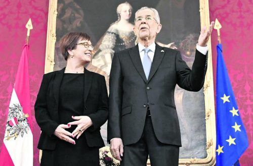 Das „First Couple“ Österreichs: Bundespräsident Alexander Van der Bellen und seine Frau Doris Schmidauer nach der Angelobung in der Hofburg. Foto: APA