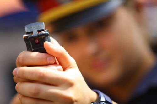 Der 31-Jährige leistete dermaßen Widerstand, dass die Beamten Pfefferspray einsetzen mussten.  Symbolbild: VN/Hofmeister