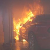 Pkw beim Aufladen der Batterie in Brand geraten