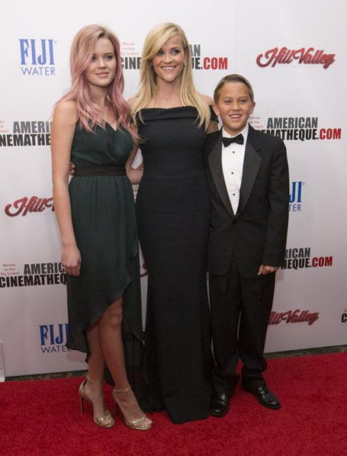 Die schöne 17-jährige Ava kommt immer mehr nach ihrer berühmten Mama Reese Witherspoon. Foto: Reuters