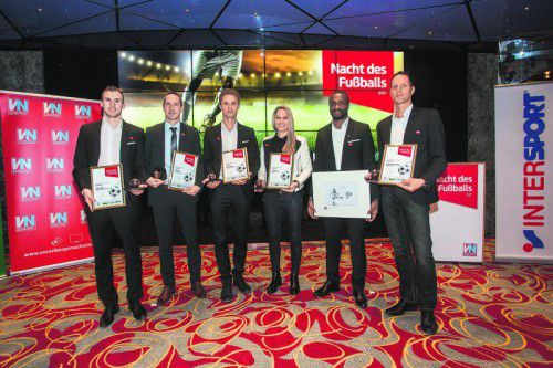 Die Sieger freuten sich über ihre Auszeichnungen, v.l.: Lukas Jäger, Adi Hütter, Philipp Netzer, Sabrina Horvath, Louis Ngwat-Mahop und Robert Schörgenhofer. Fotos: VN-Steurer