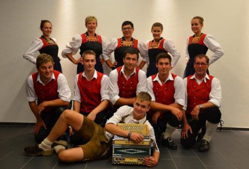 Die Trachtengruppe präsentiert ihre Tänze bei Festen, Trachtentagen und Dorfabenden. Fotos: mam
