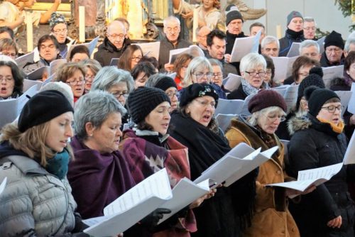 Eindrucksvolle Gottesdienstgestaltung durch die Wälder Chöre.