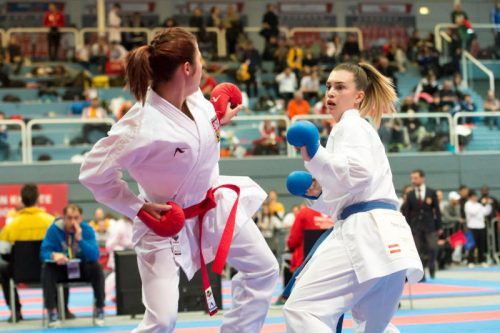 EM-Starterin Vivien Moric (r.) vom KC Höchst belegte im Kumite bis 55 kg in der U-21-Klasse den fünften Platz. Foto: VN/Stiplovsek