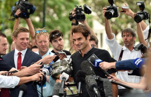 Federer beim traditionellen Fotoshooting in Melbourne. Foto: AFP
