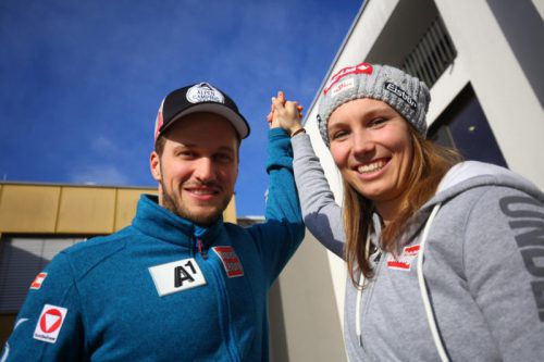 Freuten sich bei ihrem Wiedersehen im Olympiazentrum und gratulierten sich: Christine Scheyer und Christian Hirschbühl. Fotos: Hartinger/3
