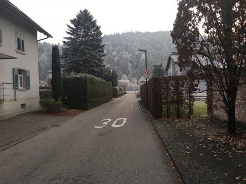 Für Fußgänger wird es in der Lomsstraße manchmal eng. VN/GMS