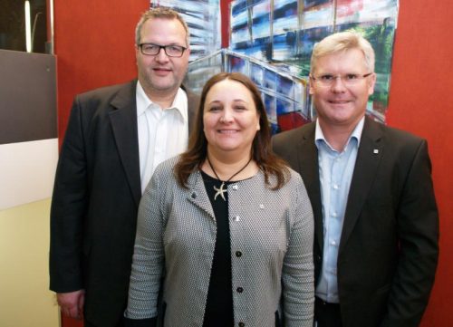 Geschäftsführer Klaus Baldauf (r.) mit den Prokuristen Jochen Bell und Elke Waibel.  Fotos: sie