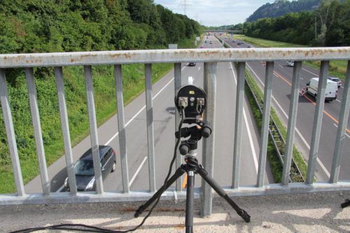 Geschwindigkeits- und Abstandsmessgeräte auf Brücken können zu noch teureren Radarfallen werden. Foto: vol.at/rauch