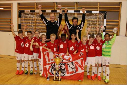 Groß war die Freude nach dem Turniersieg bei der Siegermannschaft des 1. FC Köln. Foto: knobel