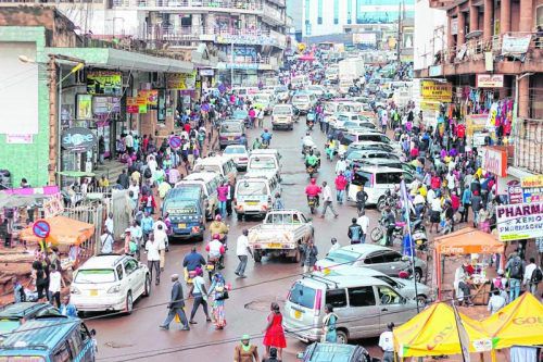 In der Hauptstadt Ugandas herrscht chaotisches Treiben und viel Lärm.