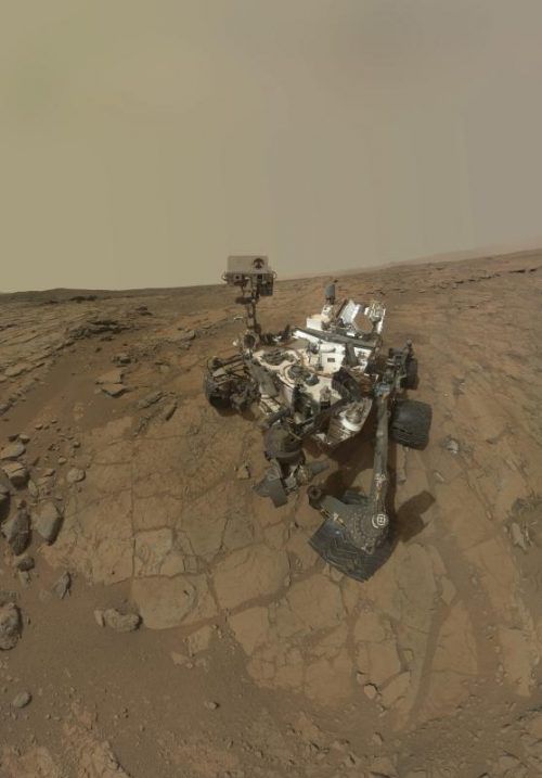 Mehr als 3,6 Millionen Menschen folgen Rover „Curiosity“ bei Twitter. Bei Instagram sind es mehr als 100.000, bei Facebook über 1,3 Millionen.