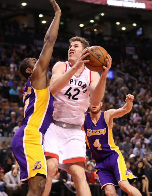 Pöltls NBA-Statistik zeigt 46 Punkte und 59 Rebounds. gepa
