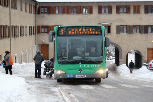 Seit der Fahrplanänderung Mitte Dezember hält die Linie 1 des Stadtbusses im Inneren der Südtirolersiedlung. Foto: VN/js