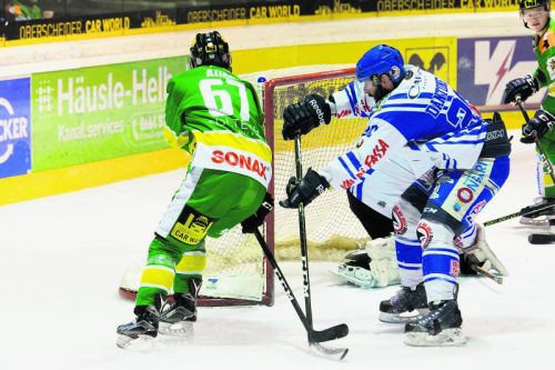 Thomas Auer machte mit der 1:0-Führung für den EHC Lustenau den Anfang zum 5:2-Erfolg gegen Fassa.  Foto: stiplovsek
