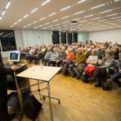 „Von der Locke bis hinab zur Socke“