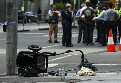 Unter den Todesopfern ist auch ein Kind. Weitere 15 Personen sind schwer verletzt worden.  Foto: Reuters