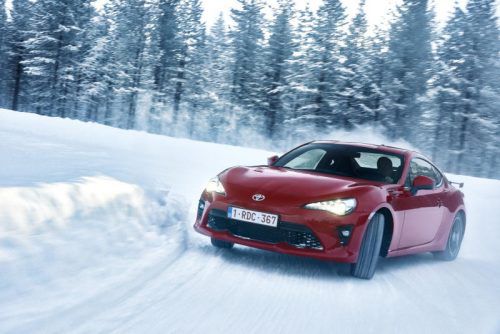 VN-Härtetest auf Eis und Schnee: Toyota hat mit dem GT86 ein echtes Spaßauto im Programm. Fotos: werk