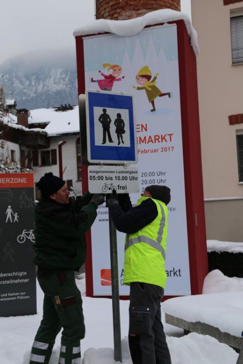 Vor einer Woche wurde die neue Fußgängerzone beschildert.  Foto: VN/gms