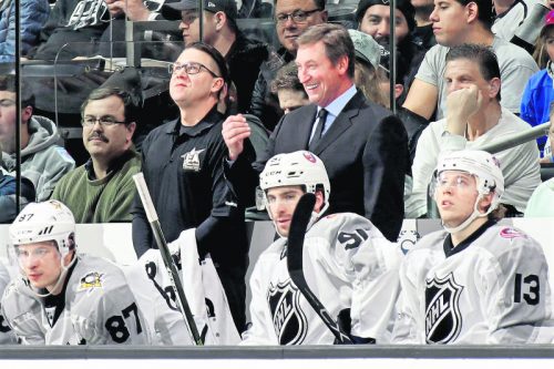 Wayne Gretzky machte es Spaß, beim All-Star-Game das Siegerteam der Metropolitan Division zu coachen. Foto: apa