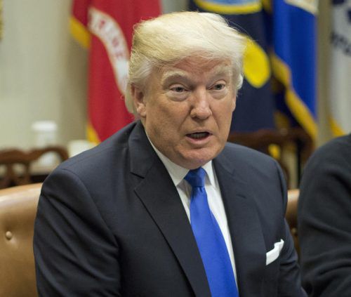 „Wir werden die Mauer bauen“, twitterte Trump.  Foto: AP