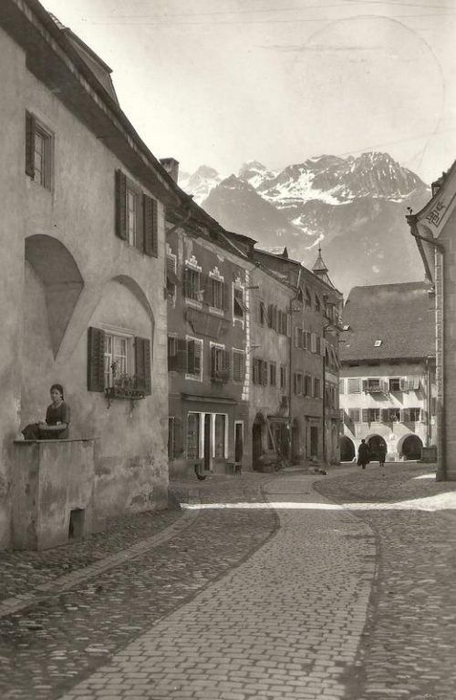 1930