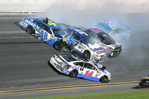Blechsalat in der NASCAR-Serie: in Daytona waren 17 Autos in Vorfälle verwickelt. Fotos: ap