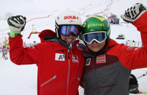 Christine Scheyer (l.) und Tamara Tippler sind bereit: Heute startet für die beiden Debütantinnen das WM-Abenteuer. Foto: gepa