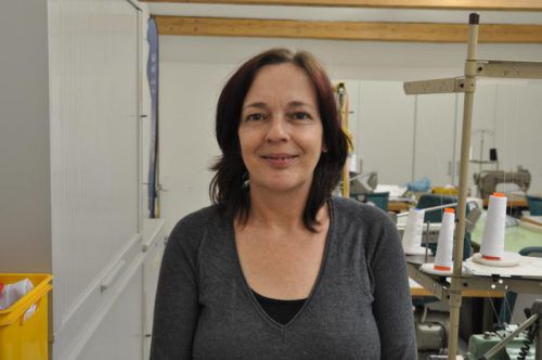 Claudia Köppel, NäherinIch würde meine Arbeit um nichts in der Welt tauschen. Mir macht sie unglaublich Spaß und ich schätze das gute Betriebsklima. Wir schätzen uns.