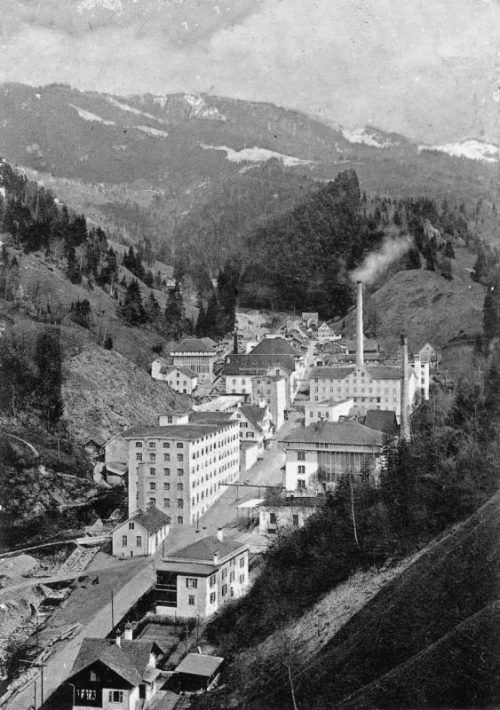Das Bild zeigt das klassische Fabriksensemble Steinebach in Dornbirn um das Jahr 1903.  Foto: stadtarchiv dornbirn