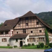 Frau (88) stirbt bei Unfall